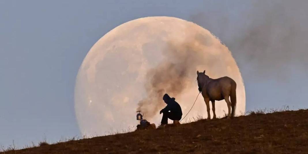 Görenler tablo sandı, dolunay kendine hayran bıraktı! Bu görüntüler Türkiye’den: Duvar kağıdı değil gerçek 1